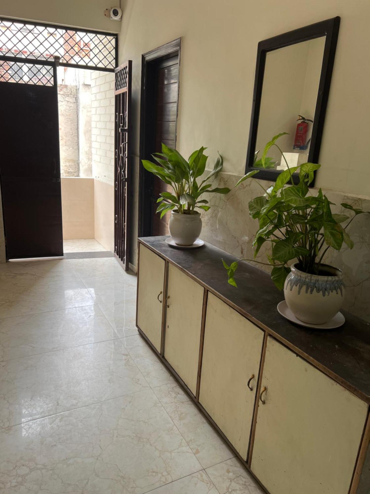 Raja Guest House -- Jalandhar Railway Station -- For Family, Couples, Travellers Extérieur photo