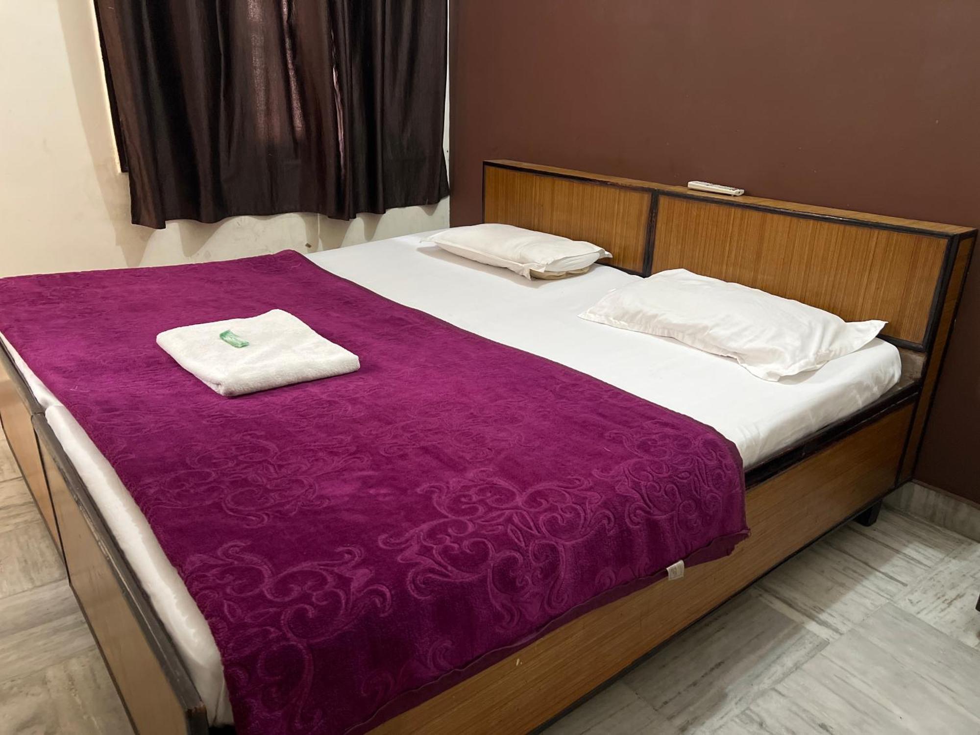 Raja Guest House -- Jalandhar Railway Station -- For Family, Couples, Travellers Extérieur photo