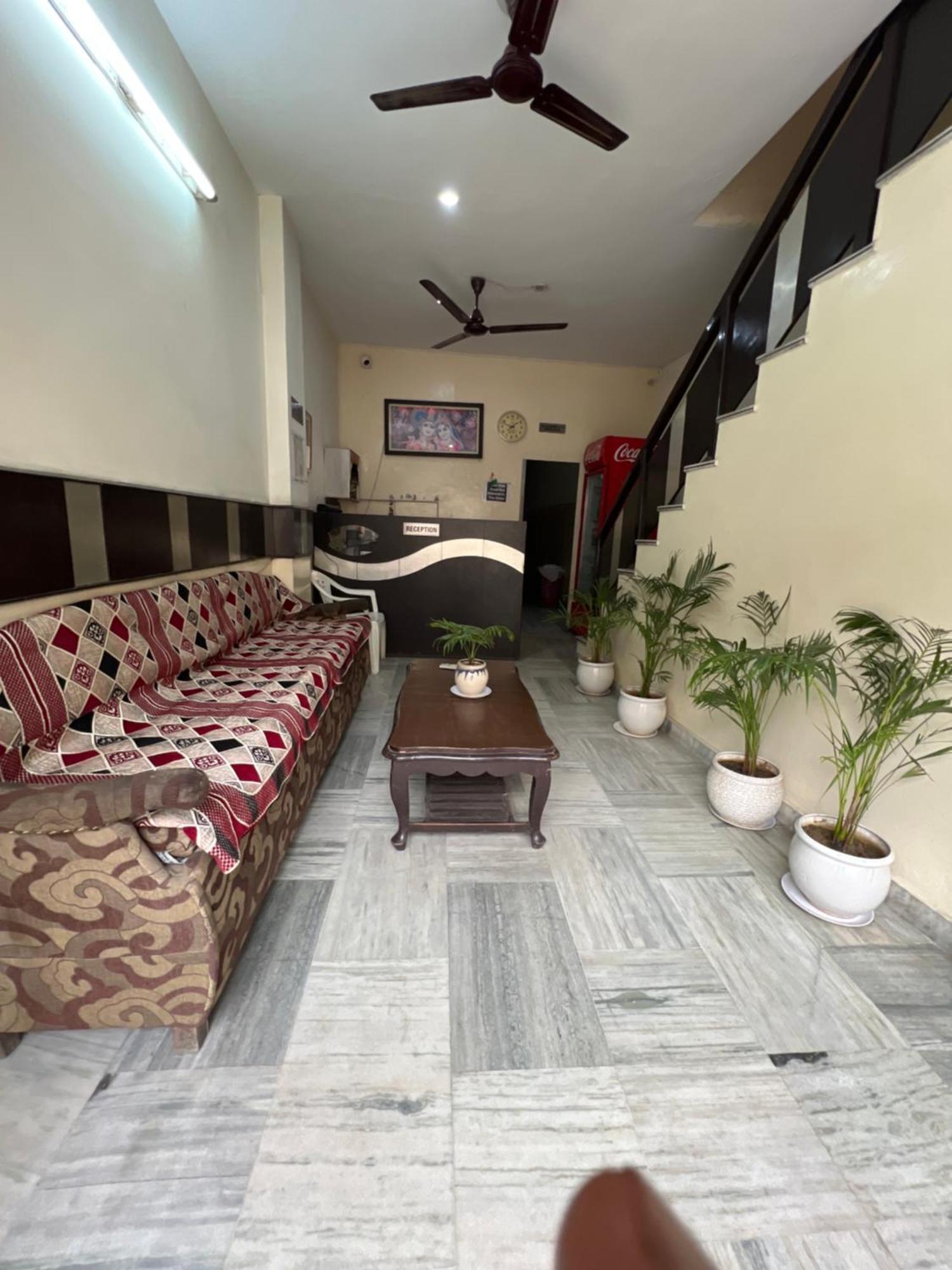Raja Guest House -- Jalandhar Railway Station -- For Family, Couples, Travellers Extérieur photo