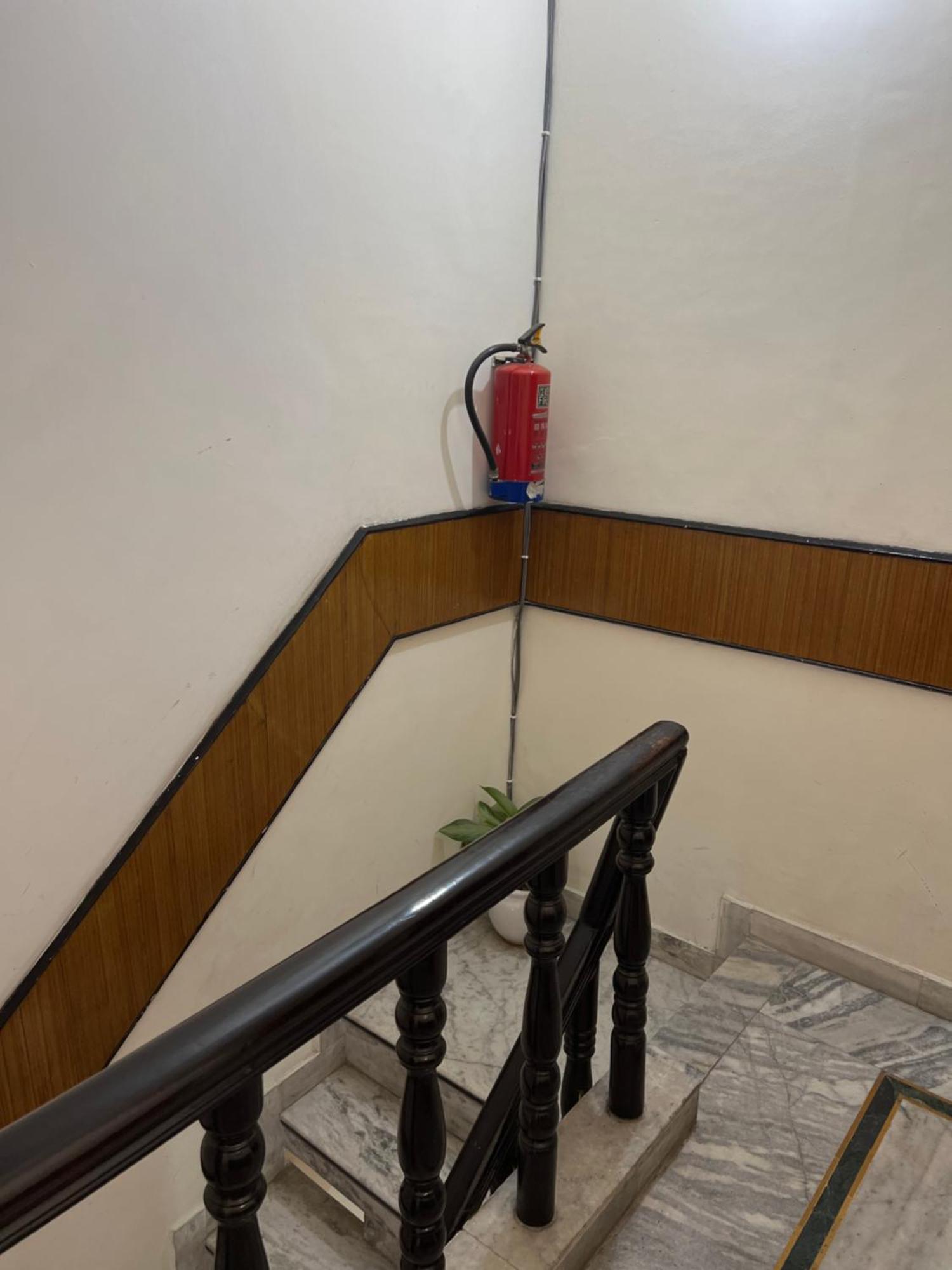 Raja Guest House -- Jalandhar Railway Station -- For Family, Couples, Travellers Extérieur photo