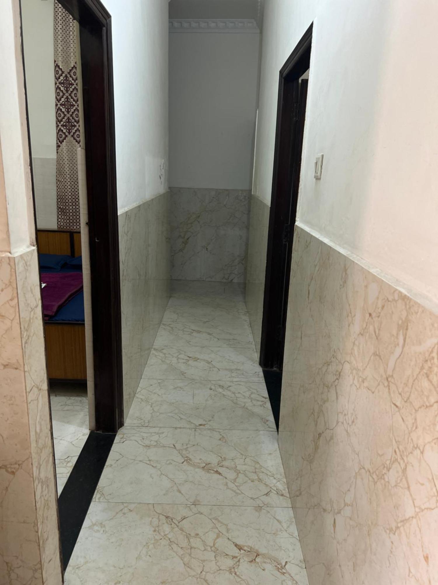 Raja Guest House -- Jalandhar Railway Station -- For Family, Couples, Travellers Extérieur photo