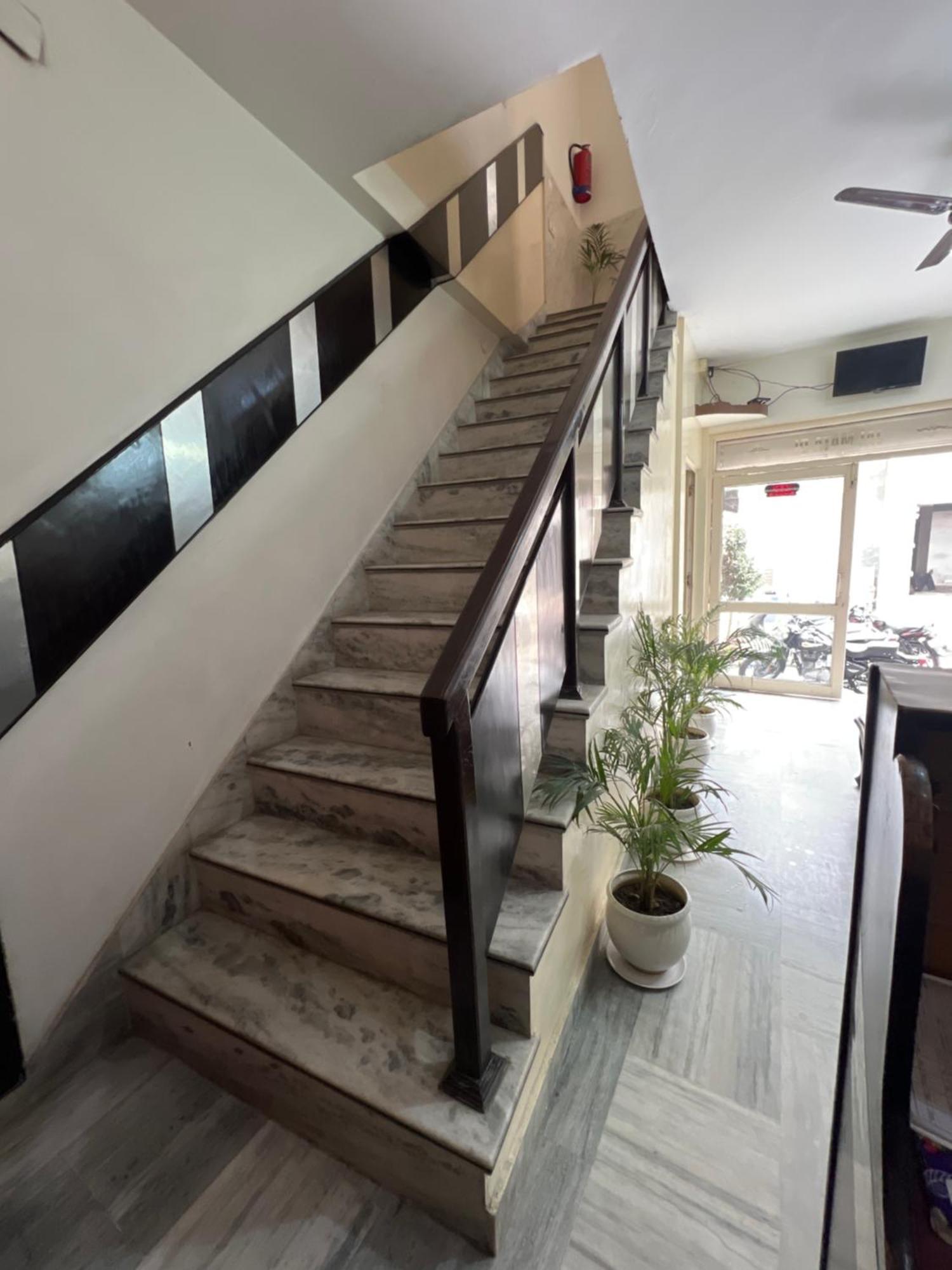Raja Guest House -- Jalandhar Railway Station -- For Family, Couples, Travellers Extérieur photo