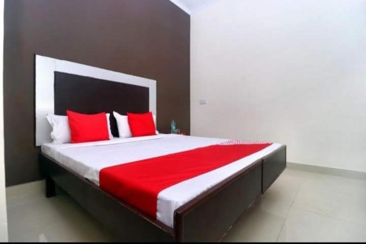 Raja Guest House -- Jalandhar Railway Station -- For Family, Couples, Travellers Extérieur photo